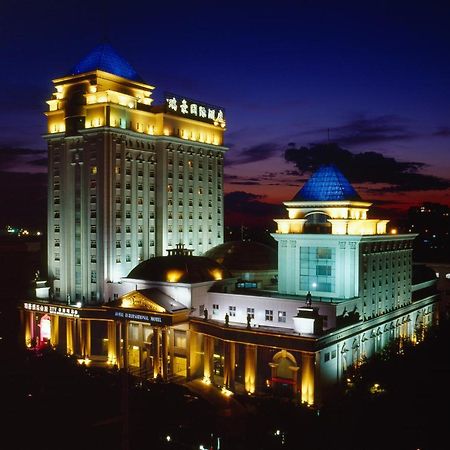 Royal International Hotel Урумки Екстериор снимка