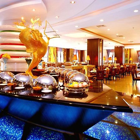 Royal International Hotel Урумки Екстериор снимка