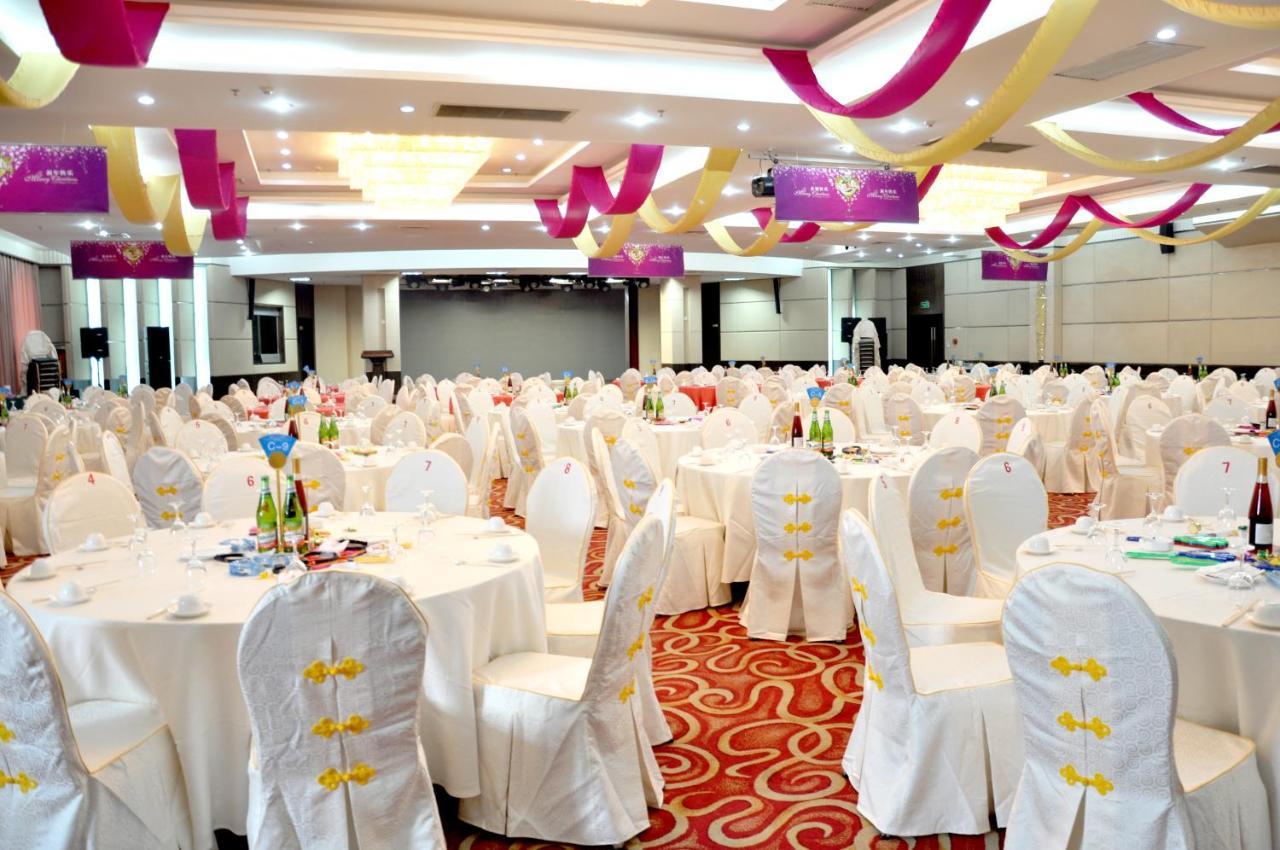 Royal International Hotel Урумки Екстериор снимка