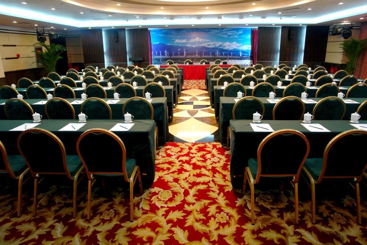Royal International Hotel Урумки Екстериор снимка