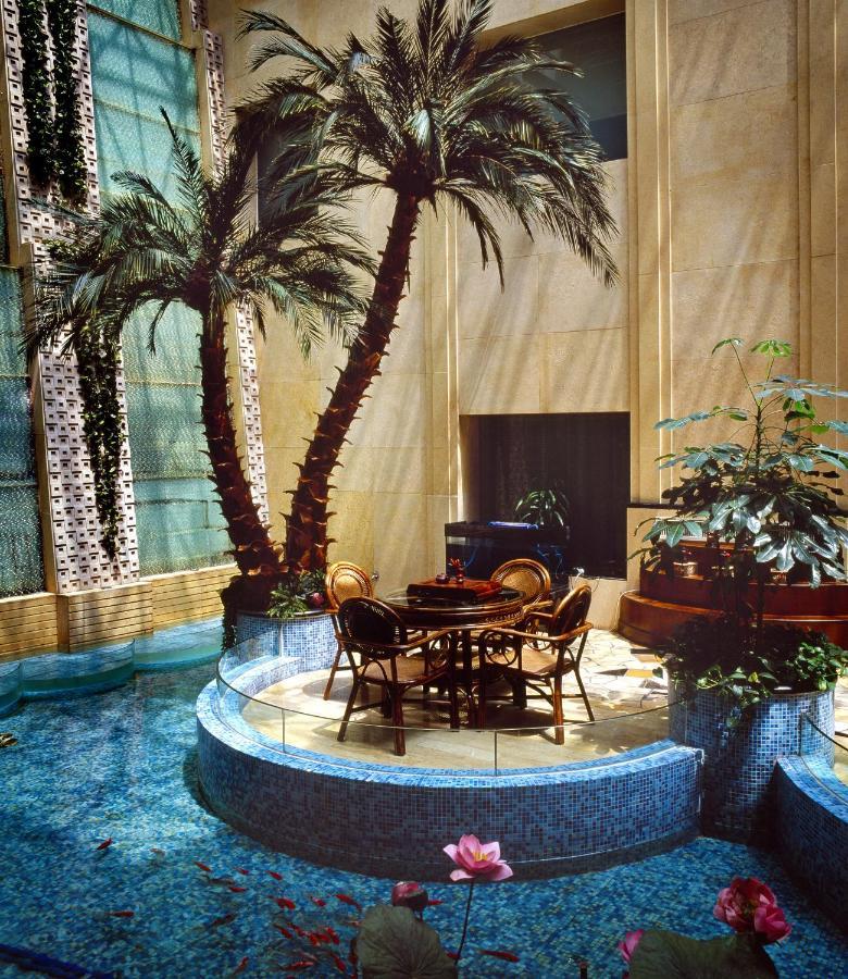 Royal International Hotel Урумки Екстериор снимка