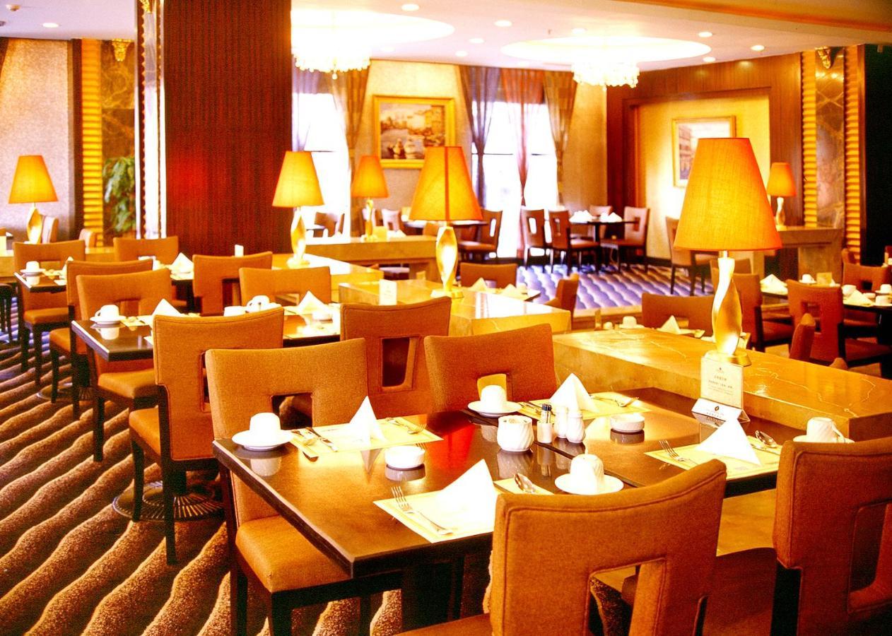 Royal International Hotel Урумки Екстериор снимка