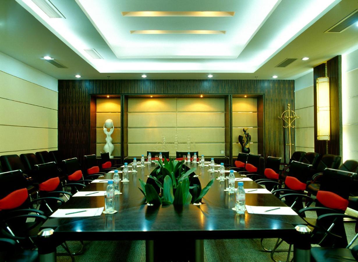Royal International Hotel Урумки Екстериор снимка