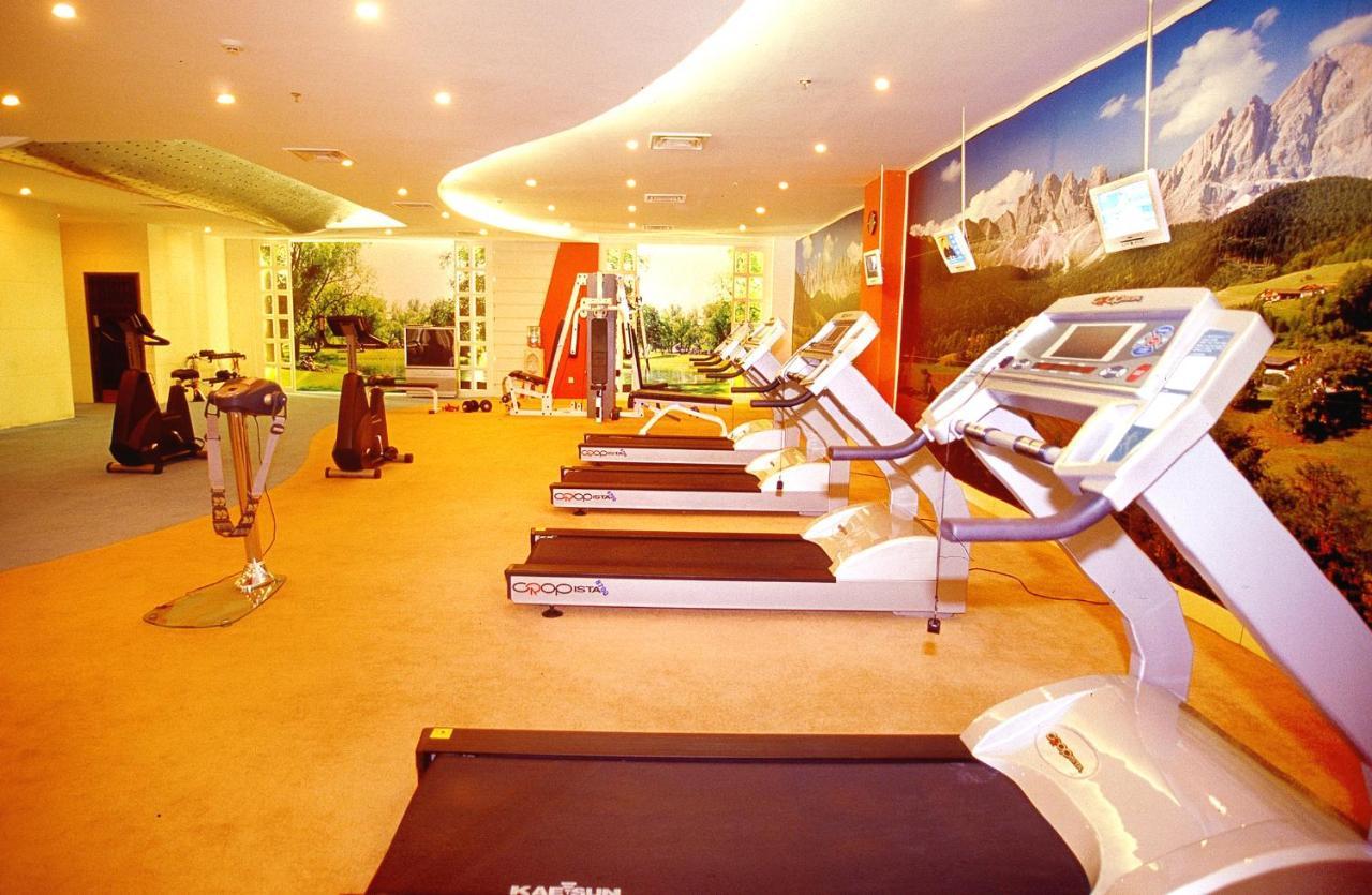 Royal International Hotel Урумки Екстериор снимка