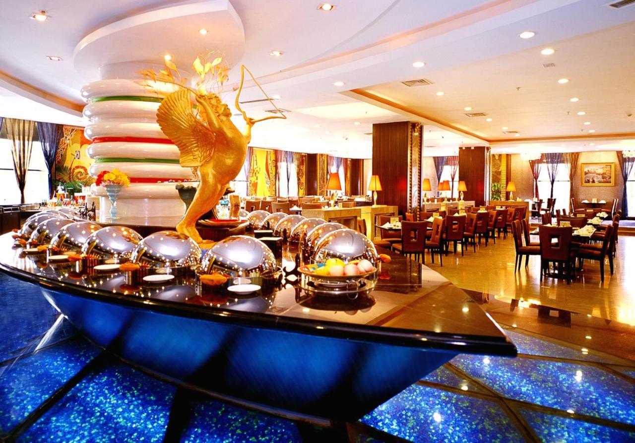 Royal International Hotel Урумки Екстериор снимка