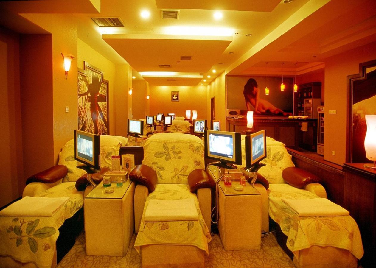 Royal International Hotel Урумки Екстериор снимка