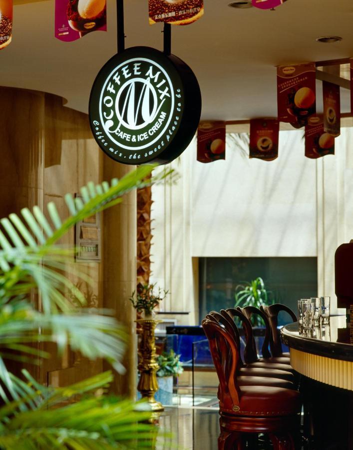 Royal International Hotel Урумки Екстериор снимка