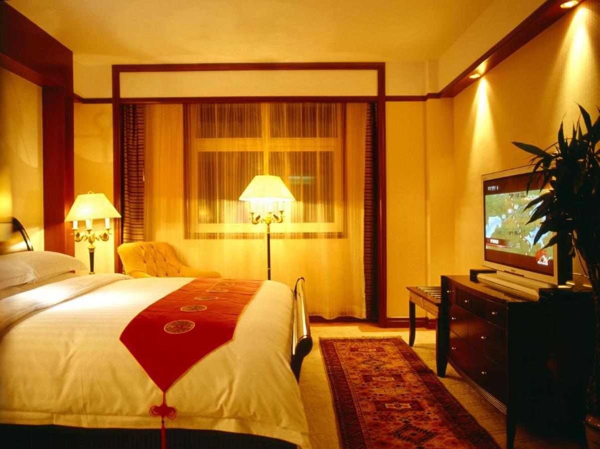 Royal International Hotel Урумки Стая снимка