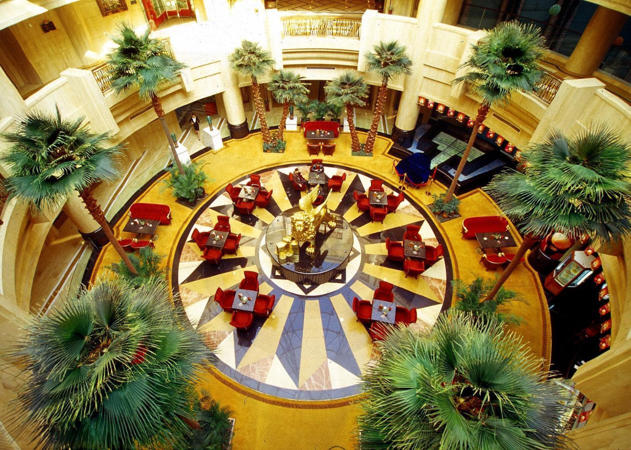 Royal International Hotel Урумки Екстериор снимка